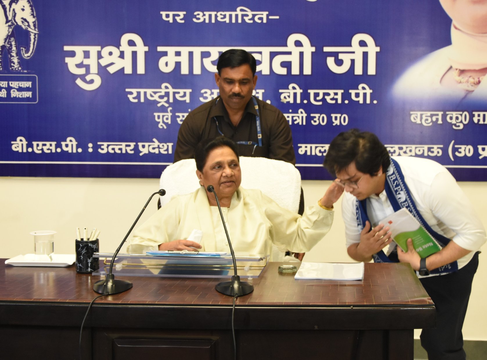 मायावती ने आकाश आनंद को BSP से पूरी तरह किया मुक्त 